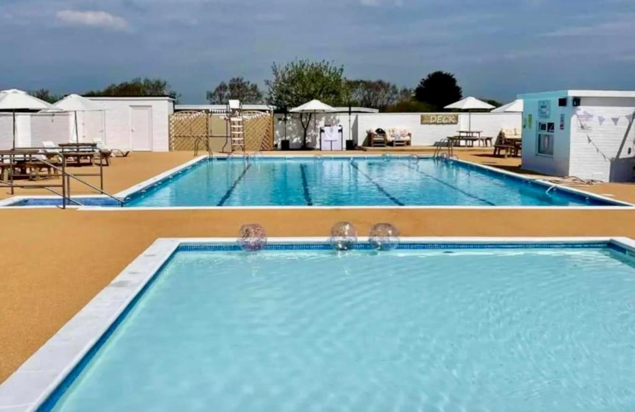 فيلا 50 Toledo, Selsey Country Club المظهر الخارجي الصورة